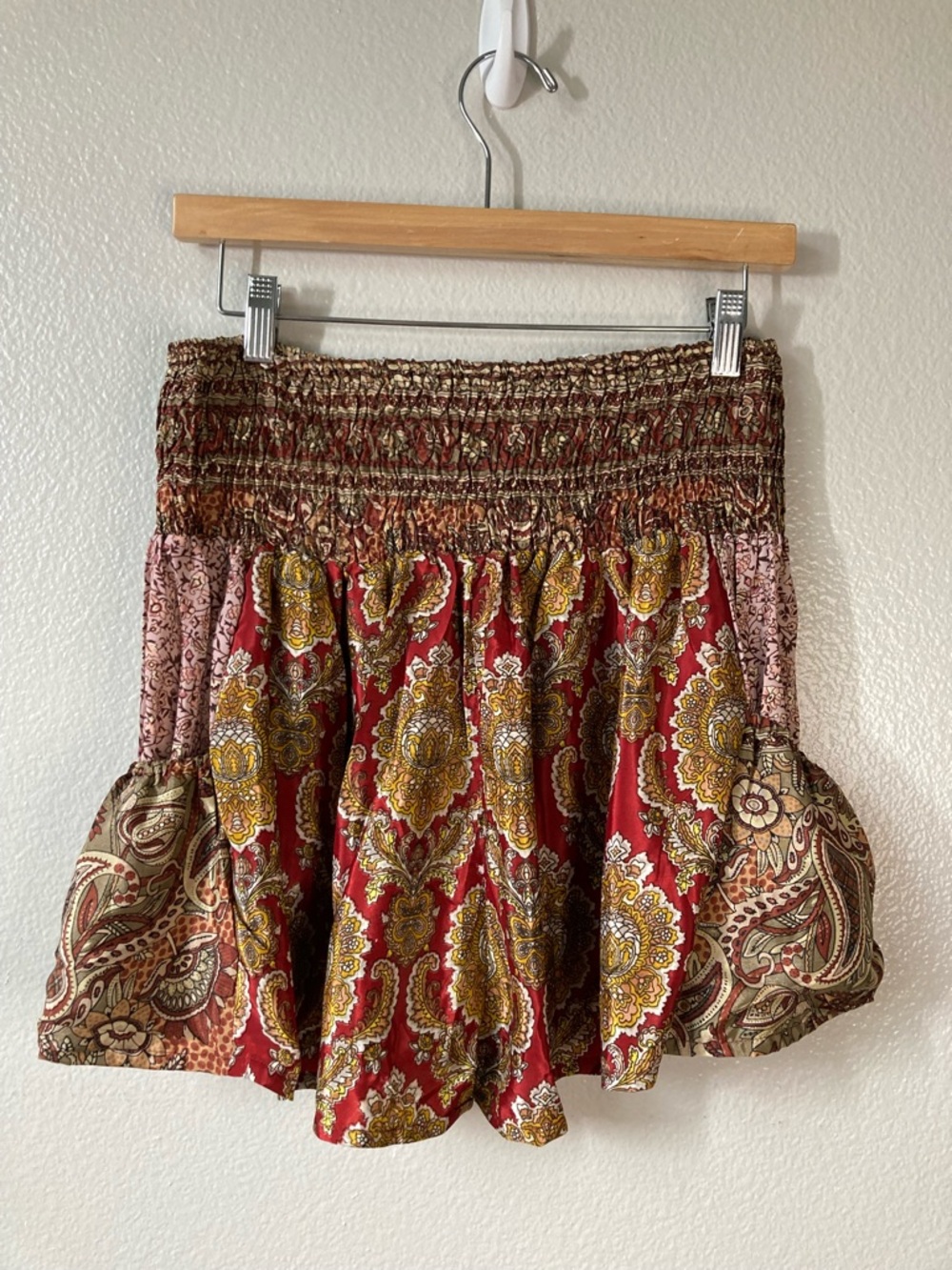 Lakhays Silk Blend Boho Red Paisley Smocked Loose Shorts Festival Global sz M/L
